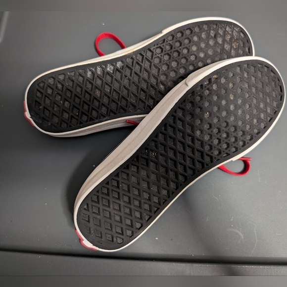 VAN'S Rare Hello Kitty/Sanrio Low Top Shoes Women's 7.5 - Picture 4 of 6